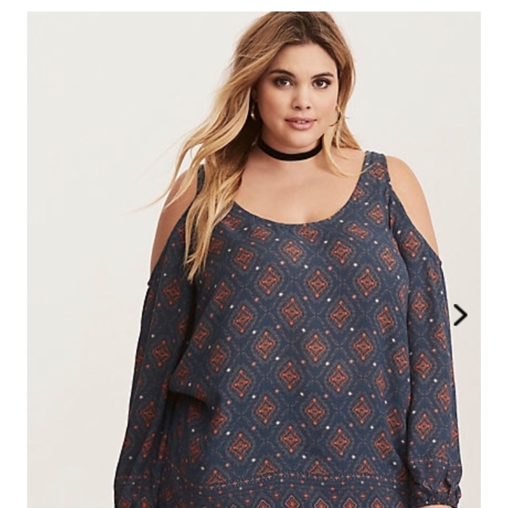 Torrid size 2 cold shoulder top NWT